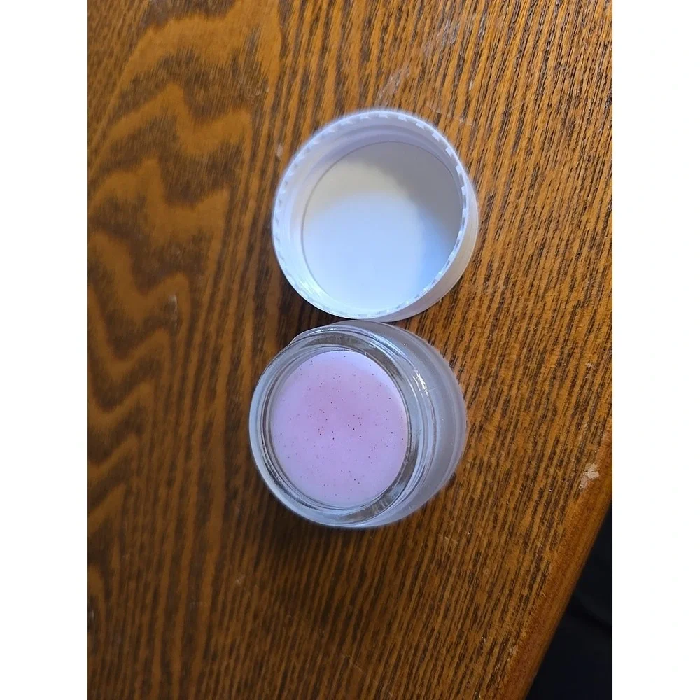 Flower Petal‎ Pout Lip Scrub